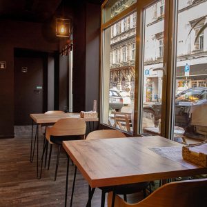 Lokal Giona widok na okna