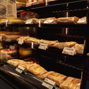 Lokal Giona lada z kanapkami