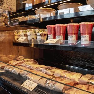 Lokal Giona lada z napojami i kanapkami