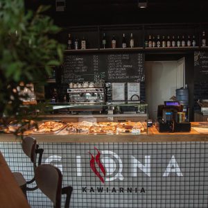 Lokal Giona lada z towarem